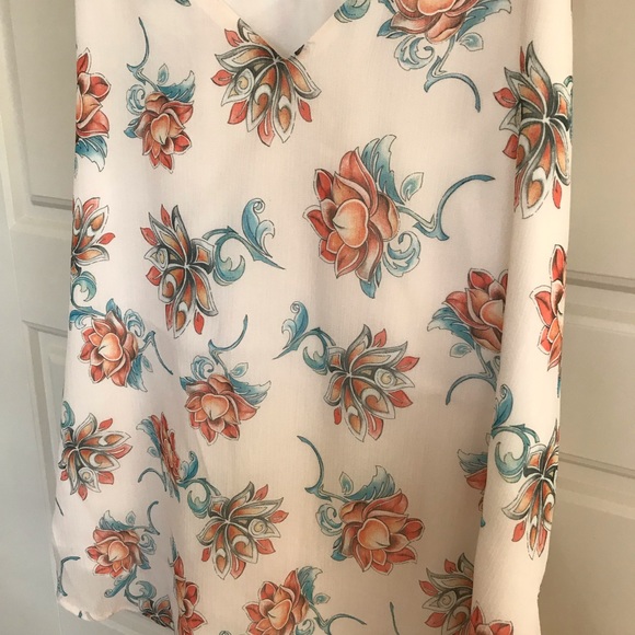 White floral tank - Picture 2 of 2